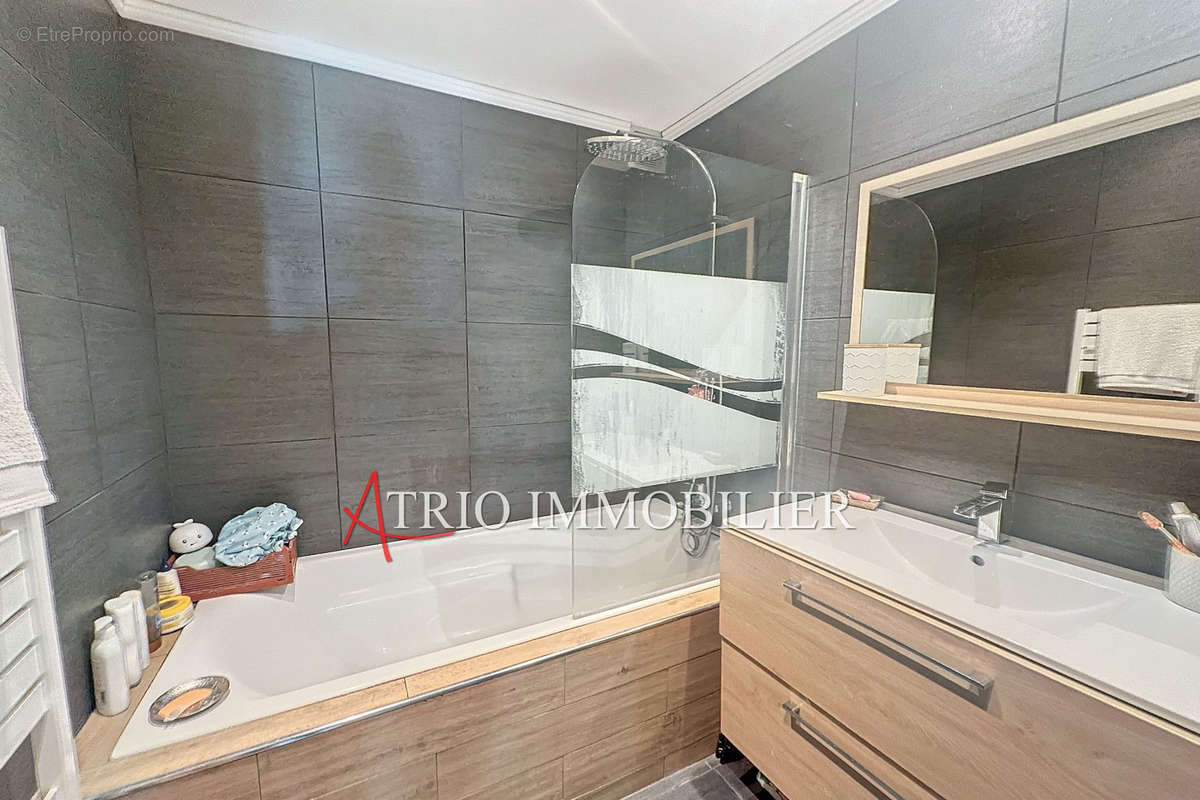 Appartement à SAINT-LAURENT-DU-VAR