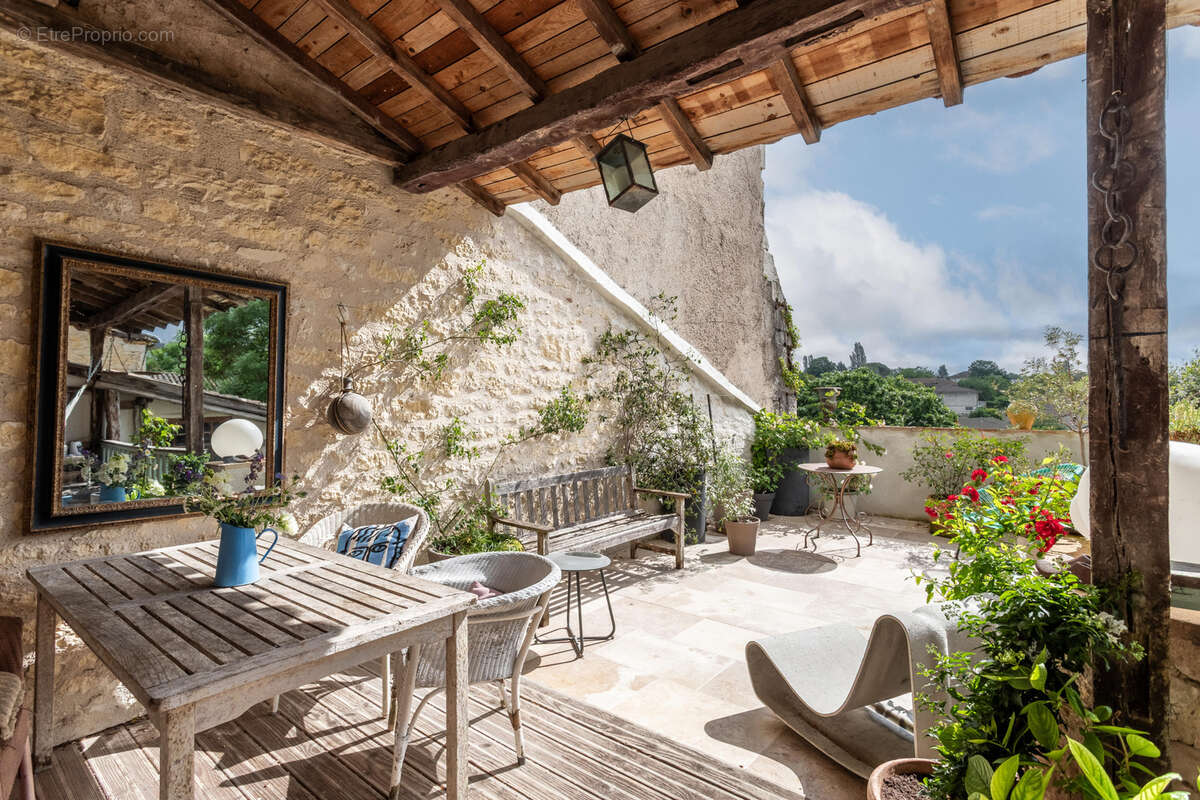 Maison à CASTELNAU-MONTRATIER