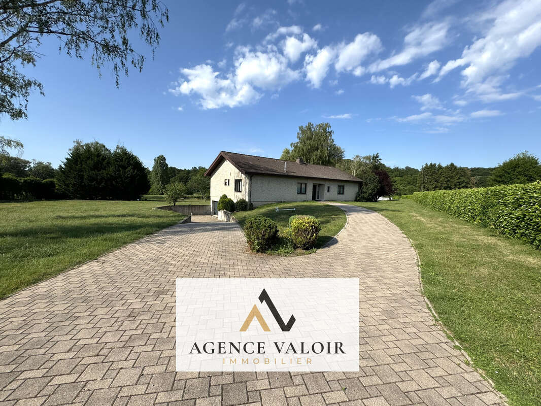 Domaine - maison et etangs sur plusieurs hectares - photo 2