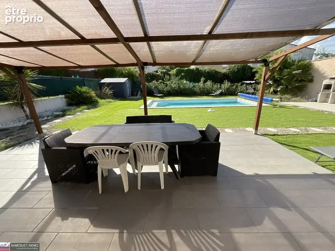 Villa T4 récente et fonctionnele, plain pied, offrant 155 m² en 4 faces sur 636 m² de terrain avec piscine et garage - photo 5