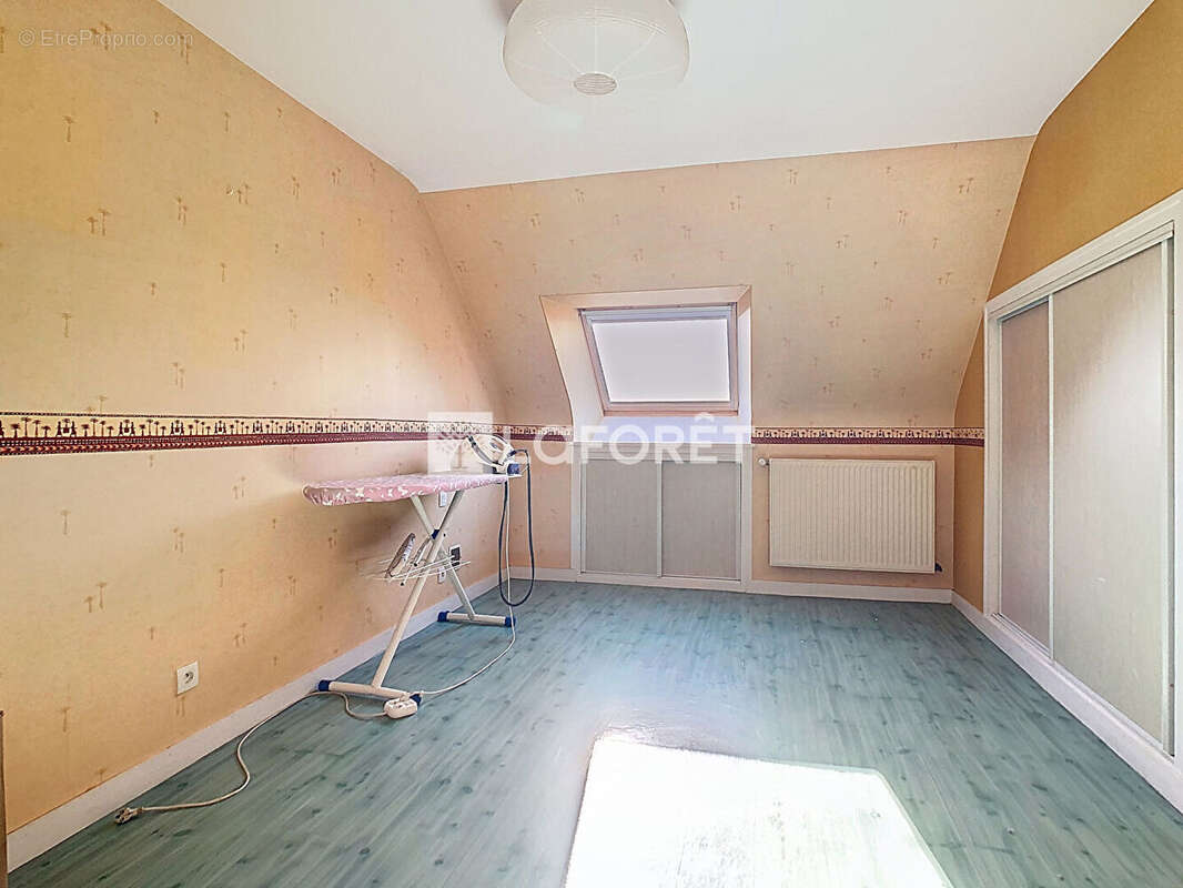 Maison à SAINT-ETIENNE-DU-GUE-DE-L&#039;ISLE