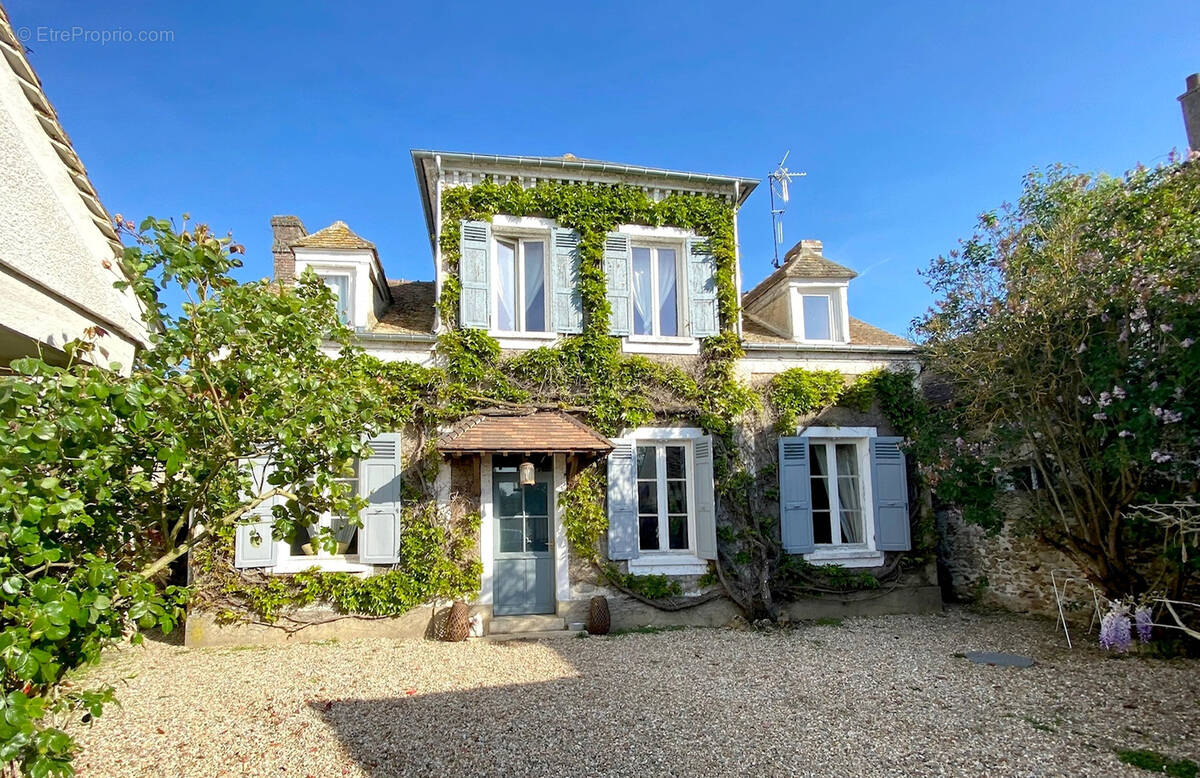 Maison à HOUDAN