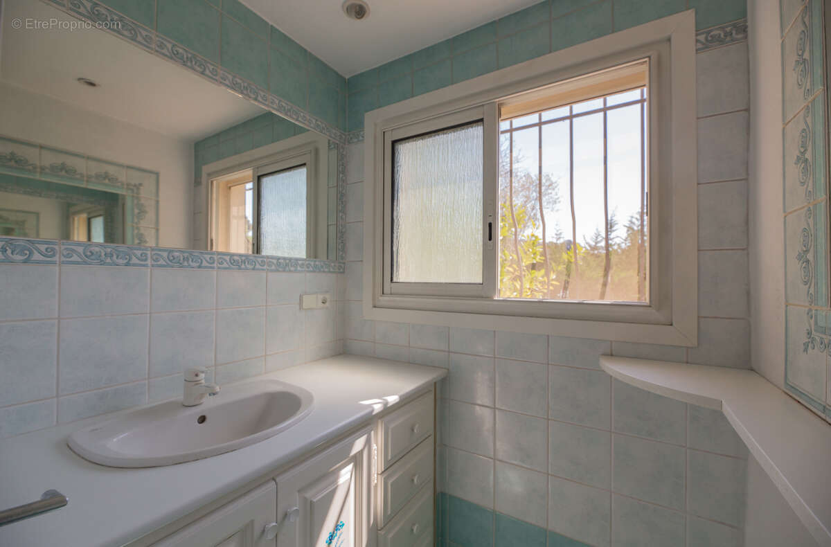 Maison à LA ROQUETTE-SUR-SIAGNE