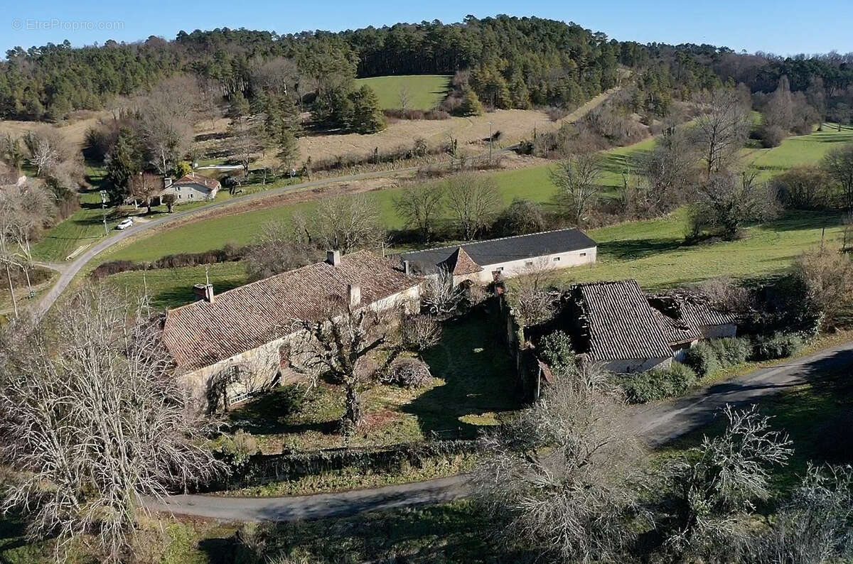 Maison à SAINT-AQUILIN
