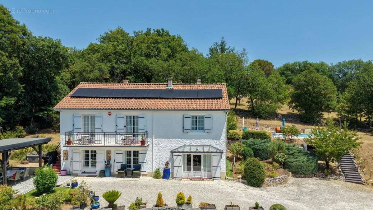 Secteur Carlux - Ravissante Maison en excellent état avec vue im - photo 2