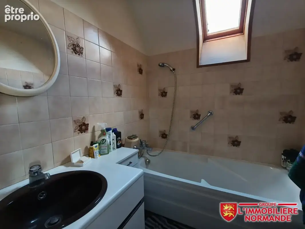 Maison traditionnelle - 5 chambres - 4390 m² de terrain - photo 11