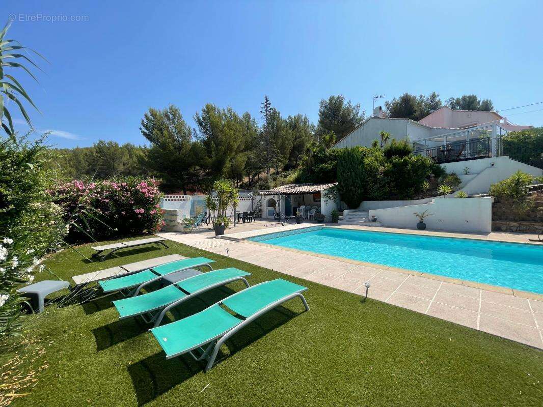 A vendre bandol 83150 villa 5 pieces 2500 m2 de terrain piscine maison d amis - photo 4