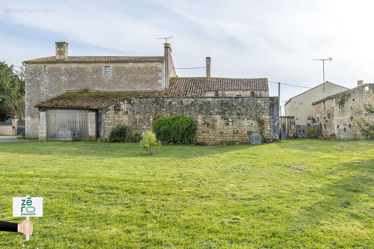 Maison à BOUILLE-COURDAULT