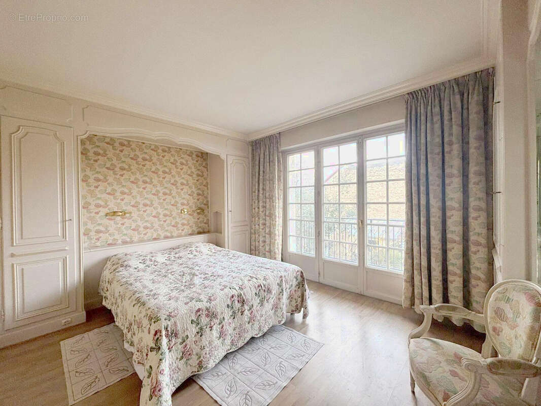 Maison à SAINT-MAUR-DES-FOSSES