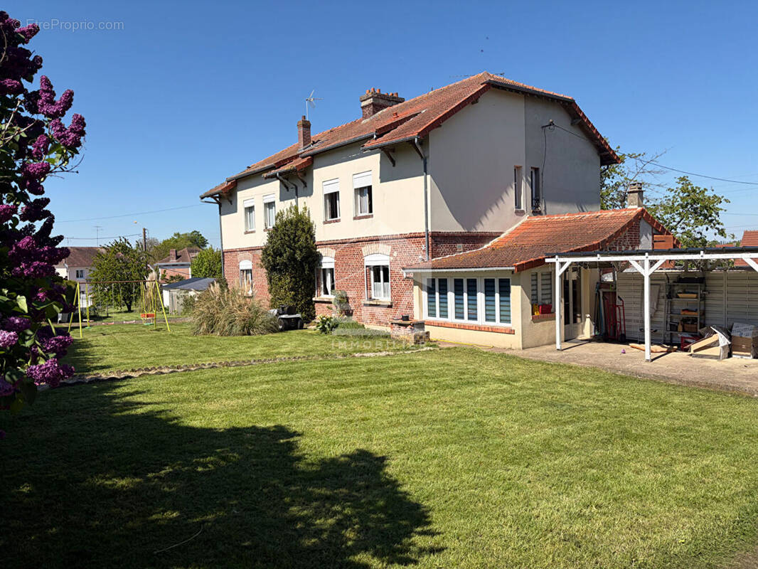 Maison à CHARMES