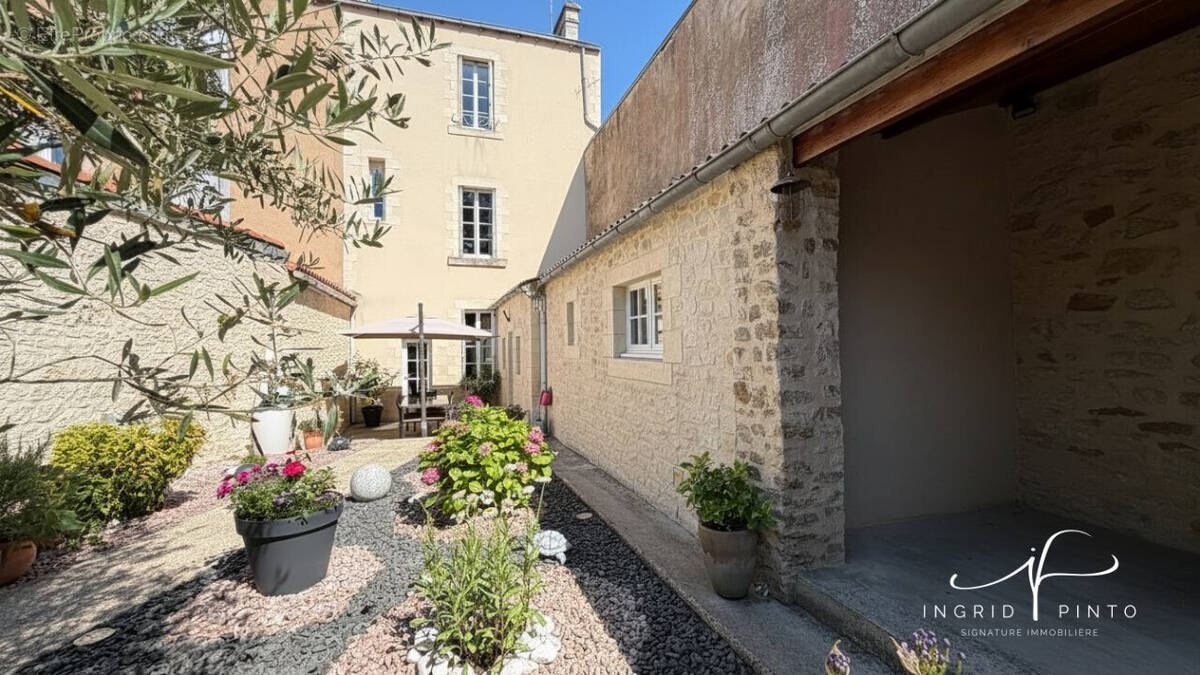 Maison proche centre à proximité des écoles et commerces - Maison à PARTHENAY