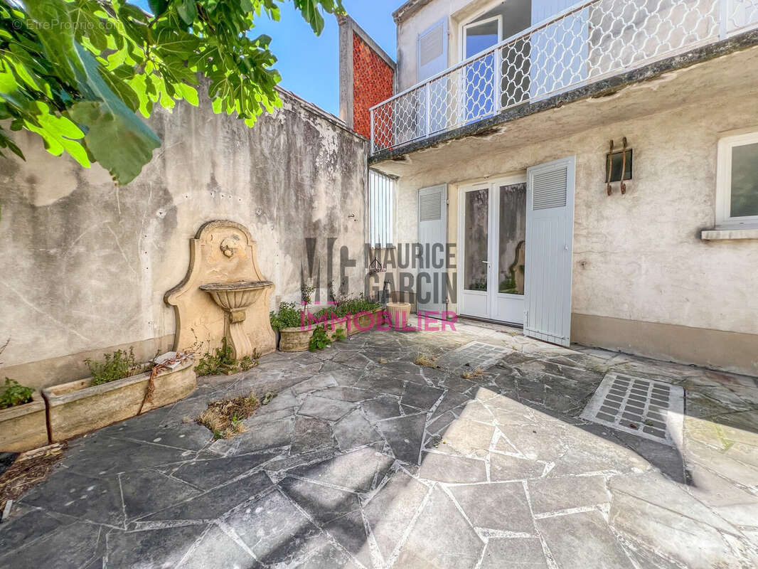 Maison 300 m² à Carpentras  - photo 2