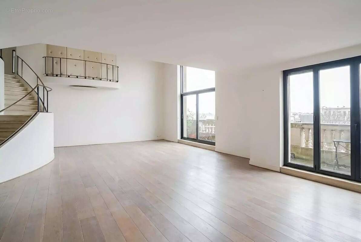 Appartement à PARIS-16E