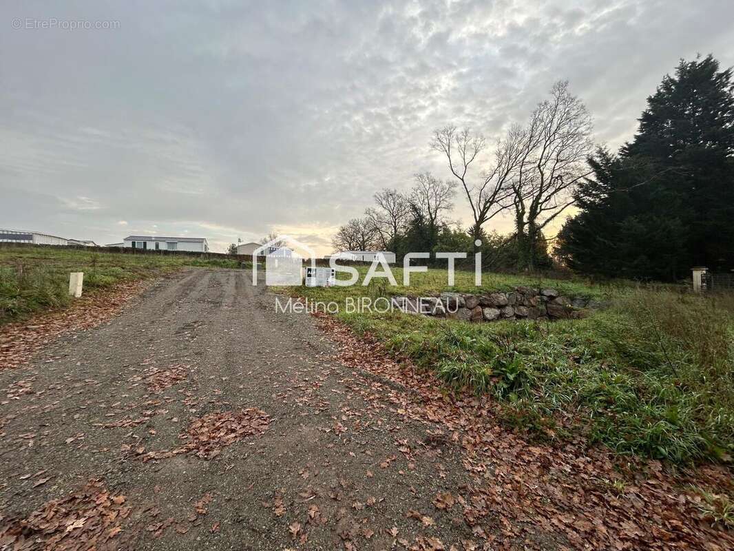 Photo 2 - Terrain à MOUTIERS-LES-MAUXFAITS