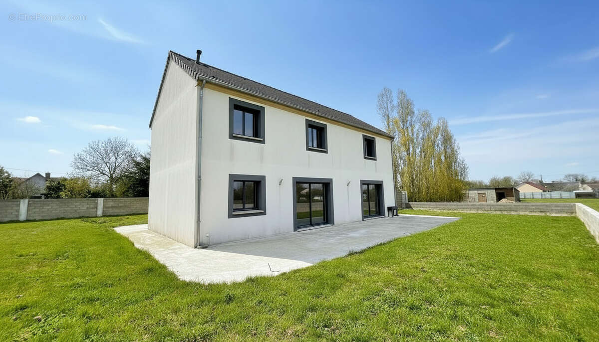 Maison à SAINT-ARNOULT-DES-BOIS