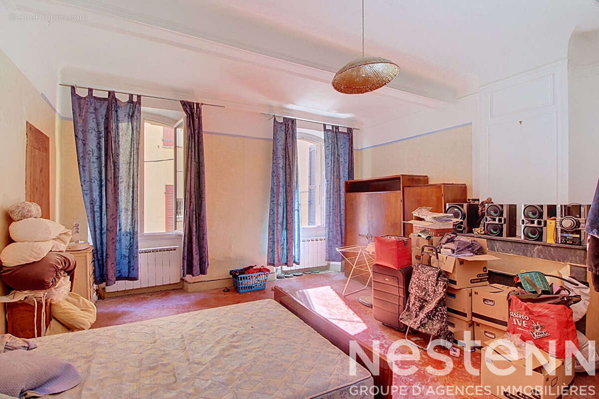 A VENDRE SUR LORGUES -Immeuble en Centre-Ville avec Jardin et Fort Potentiel - photo 6