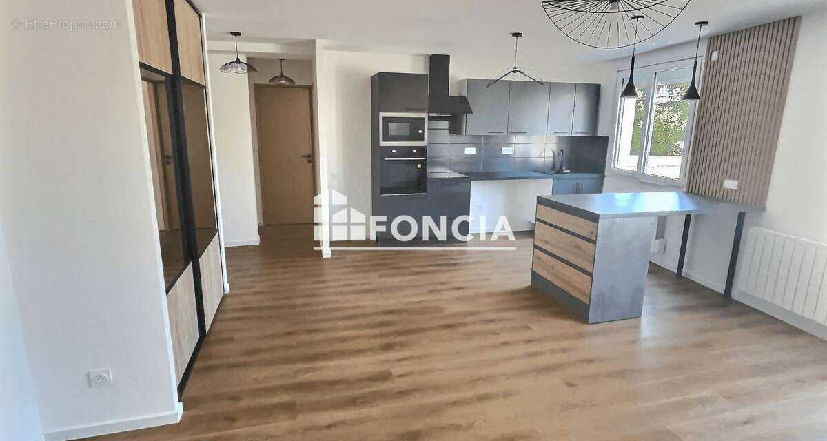 Appartement à LE COTEAU