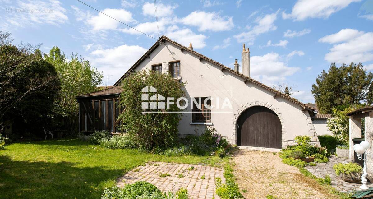 Maison à SAINT-JEAN-DE-LA-RUELLE