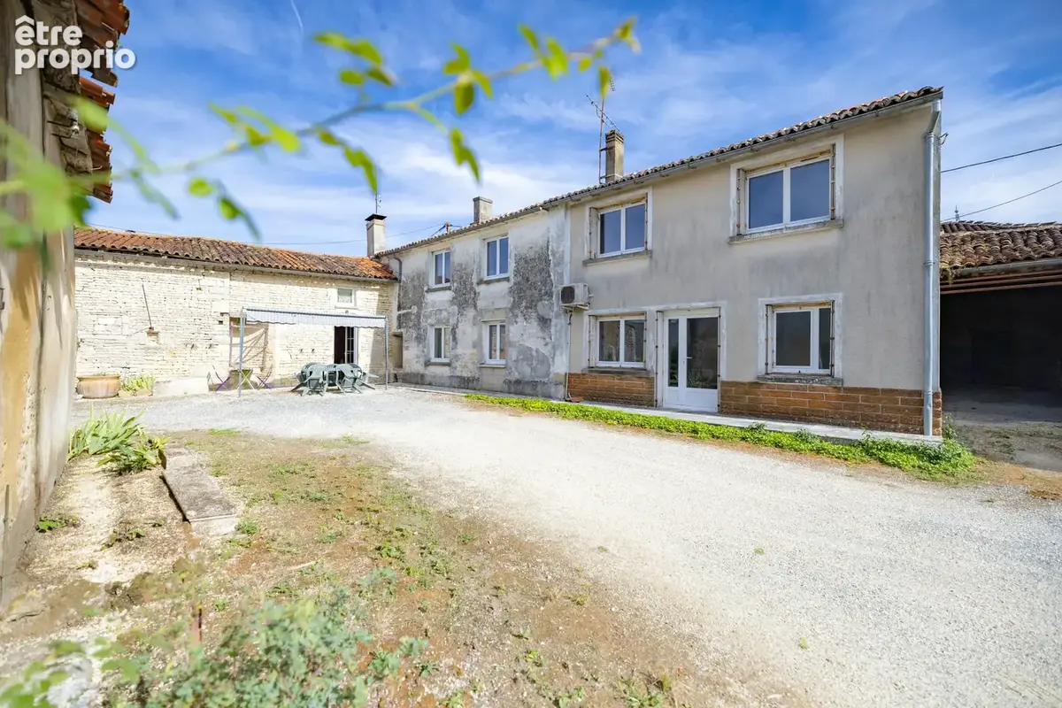 Ensemble immobilier de caractère à Brie-sous-Matha, aux portes de Cognac - photo 5