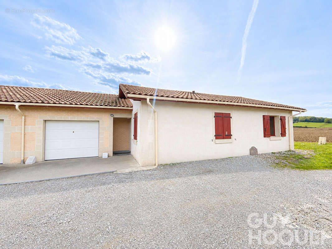 Ensemble immobilier de qualité. Deux maisons indépendantes avec garage, chalet et grands terrains à 5 minutes de Salies-de-Béarn - photo 2
