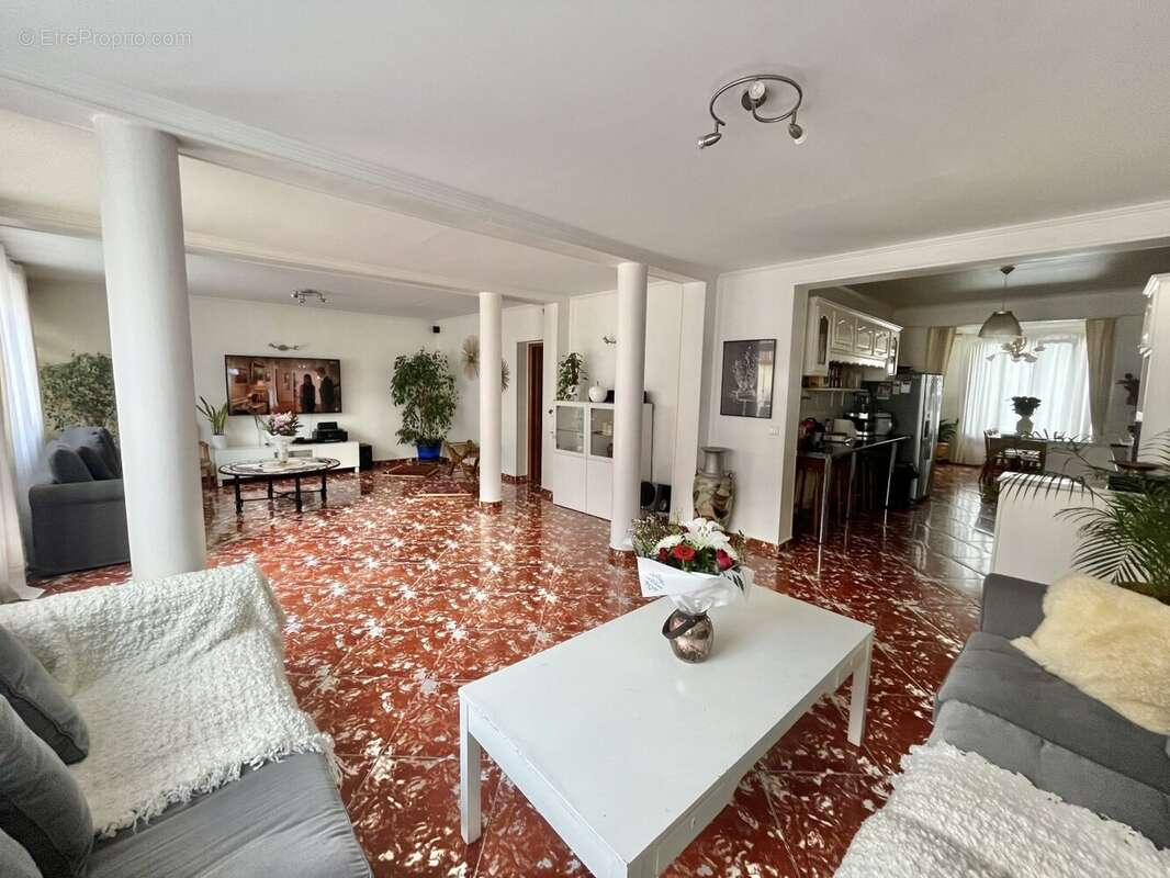 Maison 230 m² à Bagnolet  - photo 5