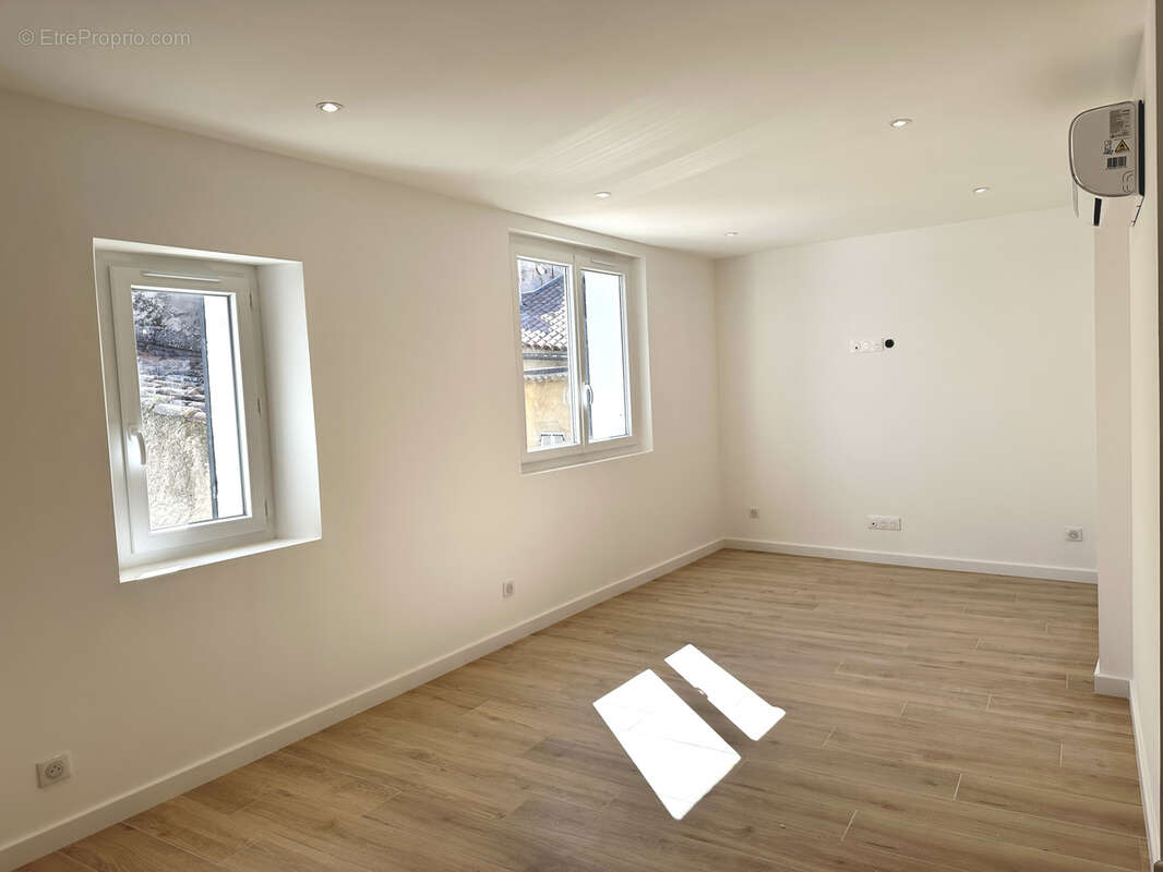 Appartement à CEYRESTE