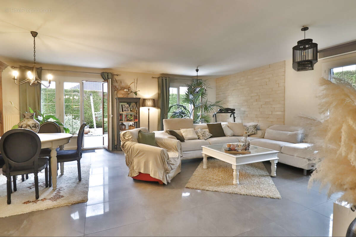 Maison à SAINTE-SAVINE