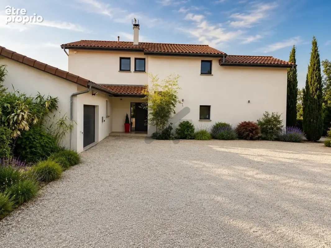 Maison d'architecte de standing 190 m2 -garage et grand sous sol - 2000 m2 de terrain - Piscine - photo 2