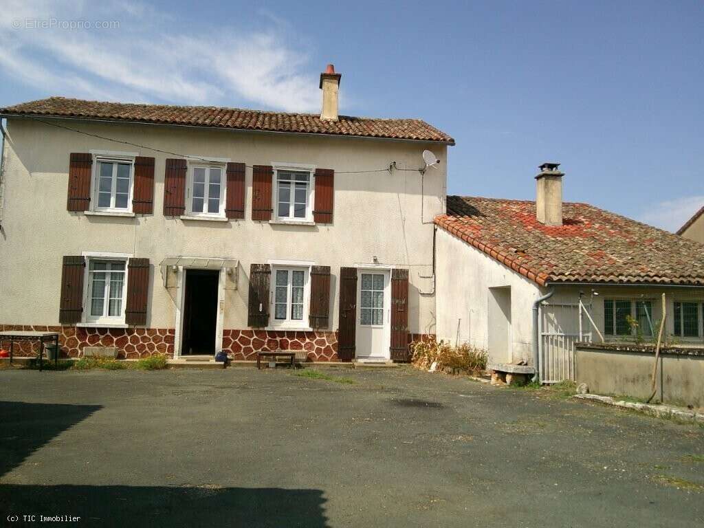 Maison De Campagne Avec Une Deuxième Maison Et D'Autres Dépendances - photo 58