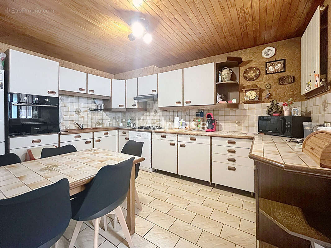 À 5 min de la gare Maison 3 chambres sur 251 m² à prix exceptionnel ! - photo 4