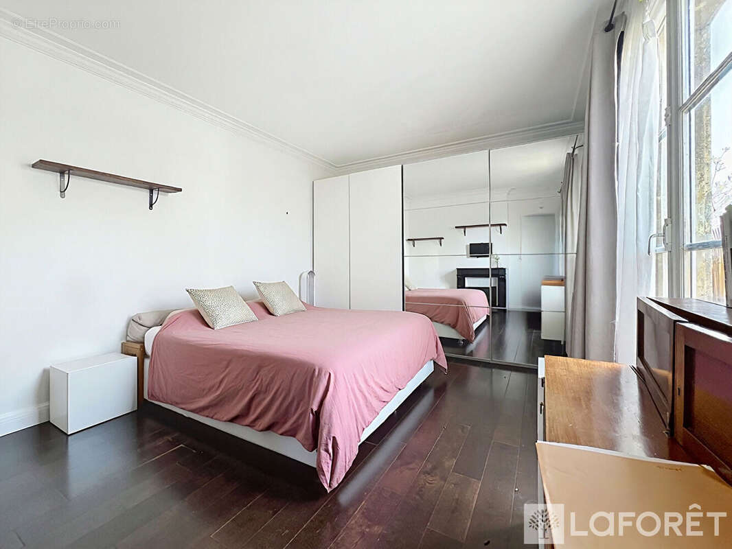 Appartement à PARIS-1E