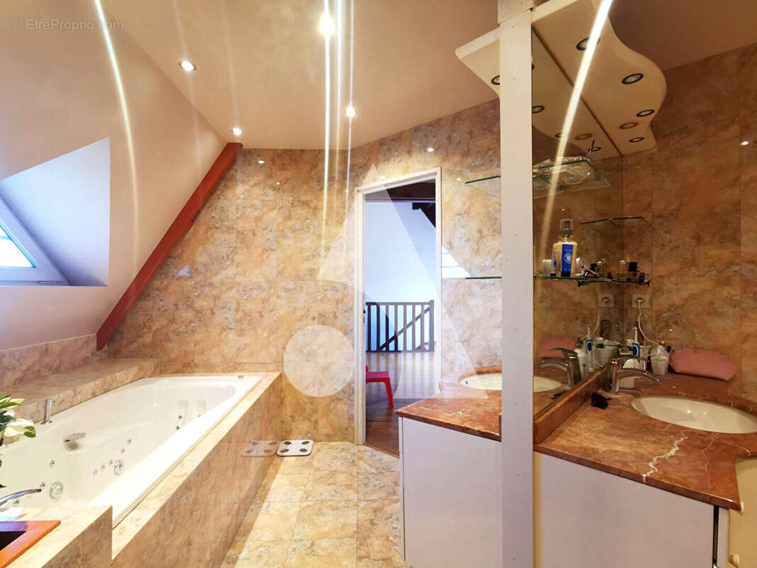 Maison à LA FRETTE-SUR-SEINE