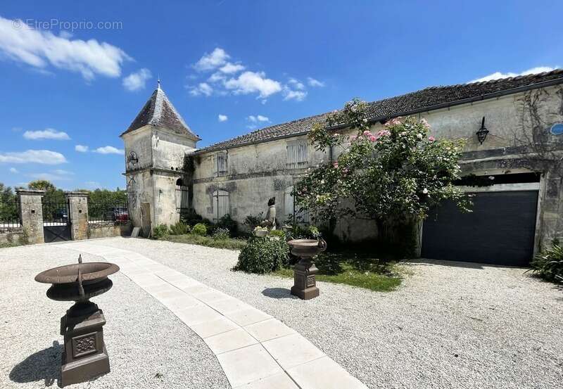 Château + gîte avec activité d’hébergement touristique proche de COGNAC (16) - photo 21