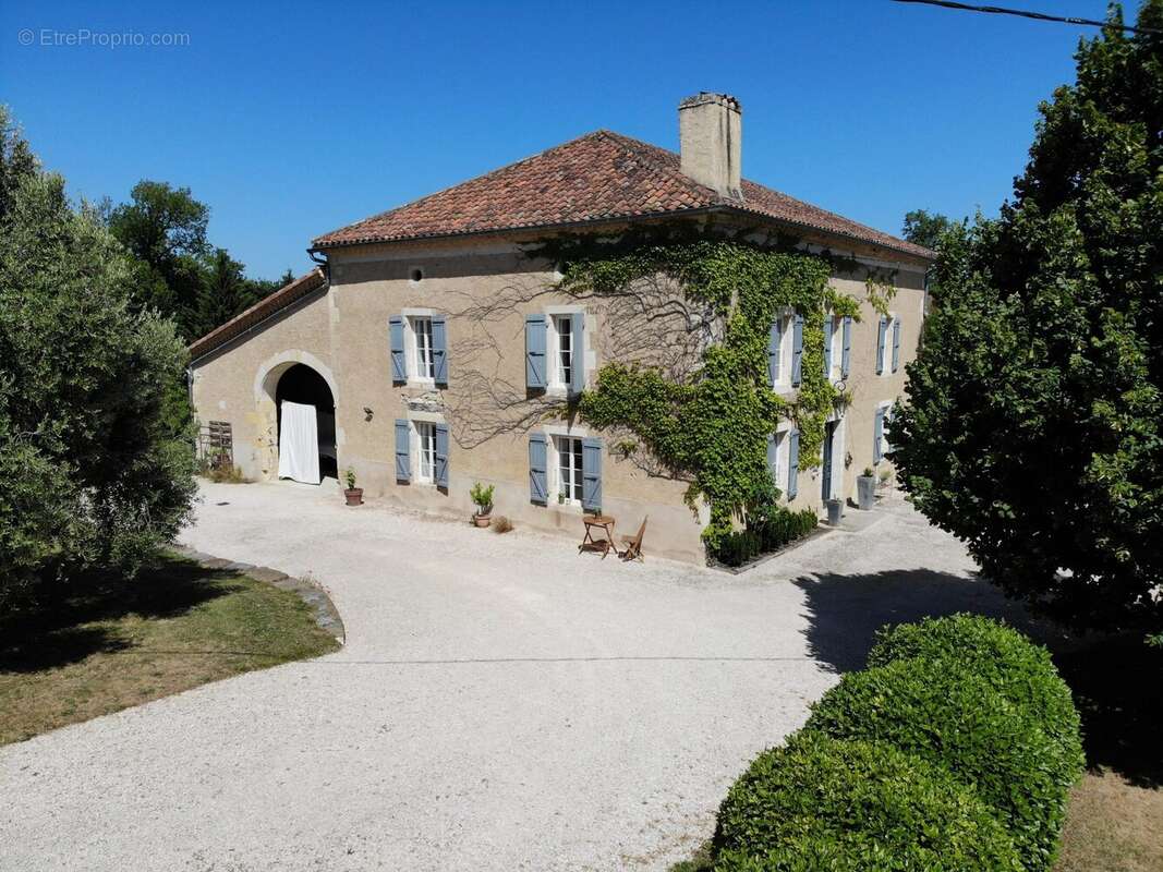 Maison 390 m² à Vic-Fezensac  - photo 3