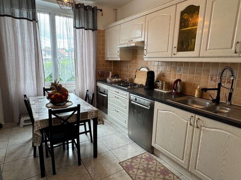 Maison de ville, grande pièce de vie, 4 chambres et beau jardin paysagé - photo 5