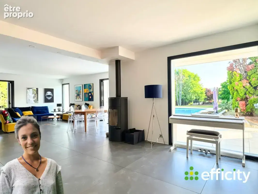 Maison 208 m² à Saint-Just-Saint-Rambert  - photo 11