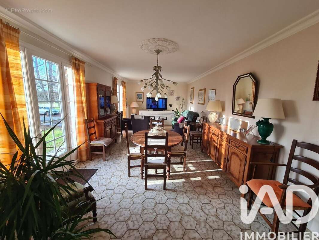 Maison 110 m² à Saint-Sulpice-D'arnoult  - photo 9