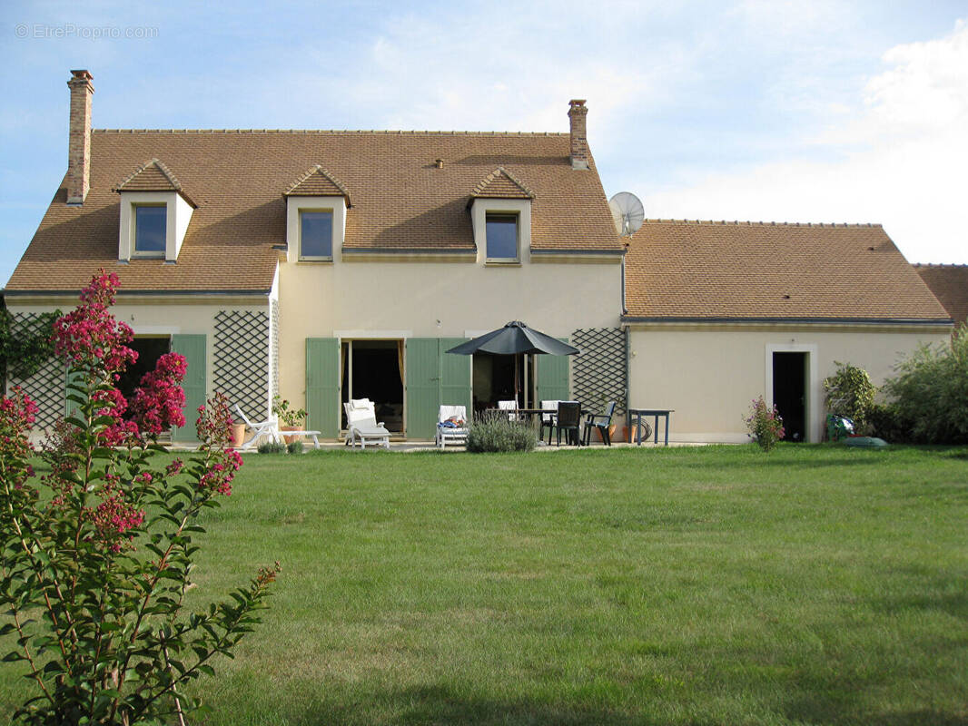 Maison à LA CELLE-LES-BORDES