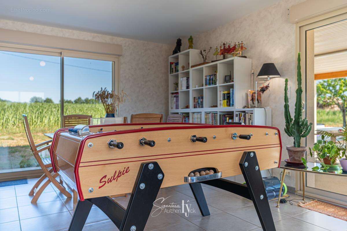 Maison 110 m² à Saint-Paul  - photo 6