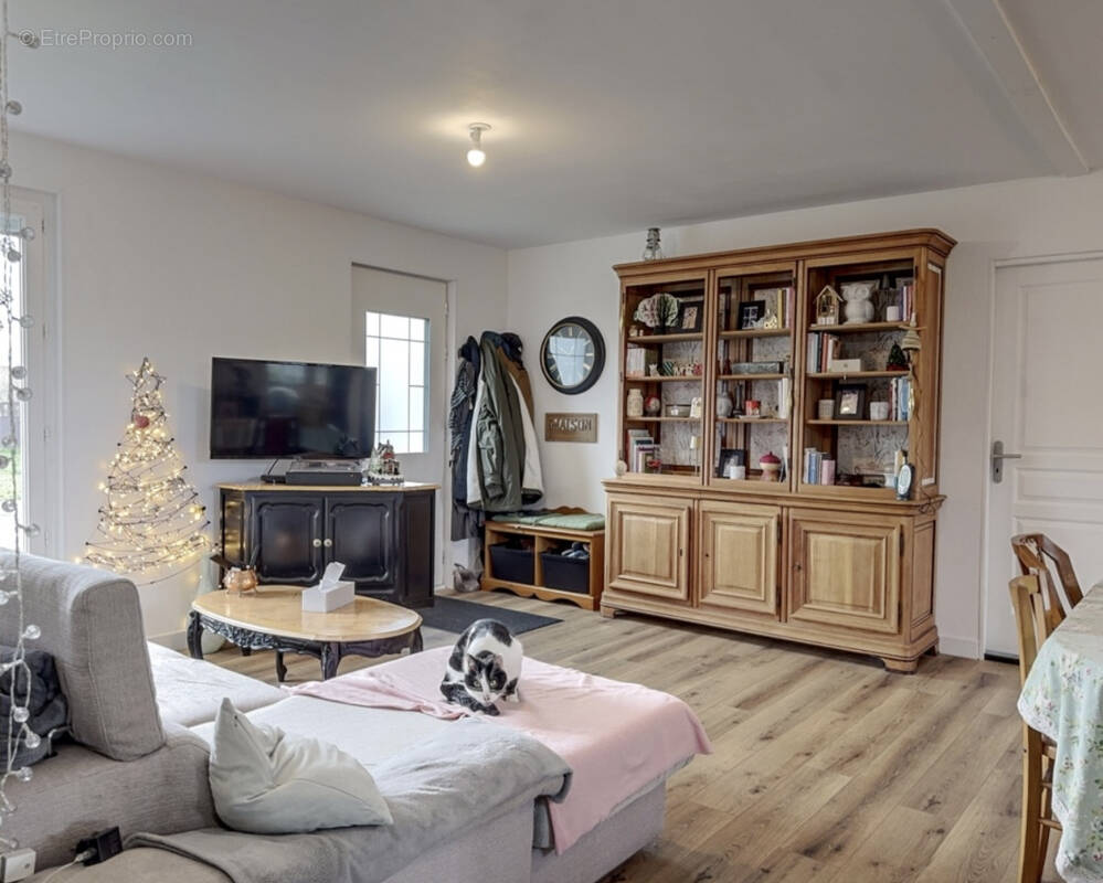 Maison à SAINT-MICHEL-DE-CHAVAIGNES