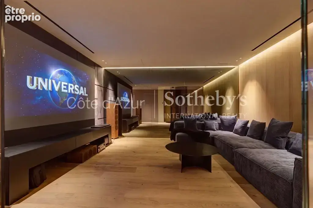 Vallauris, villa d'architecte contemporaine de 433 m² avec cinq suites, piscine miroir - photo 18