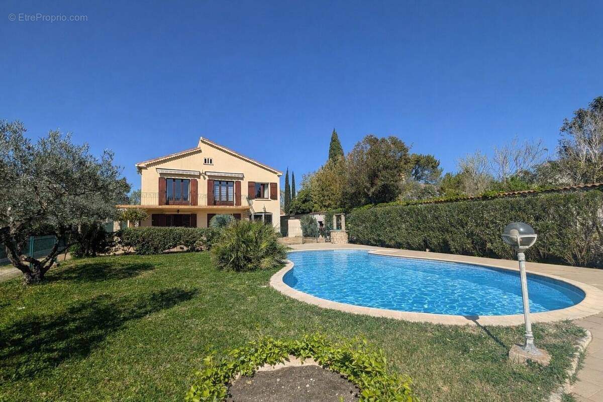 Maison à MORIERES-LES-AVIGNON