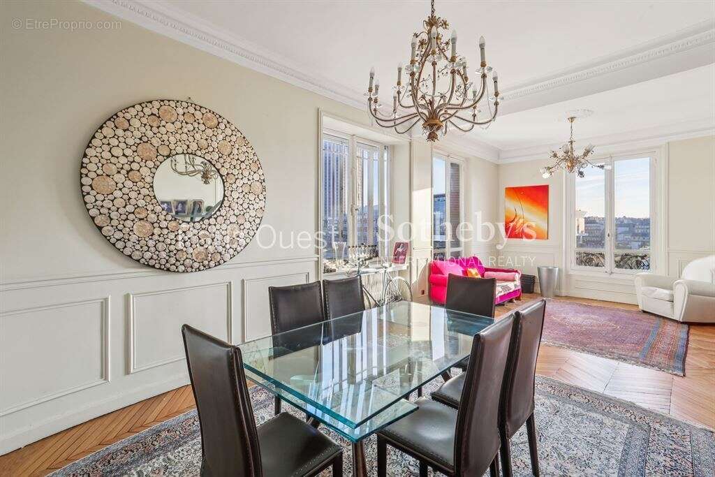 Appartement à NEUILLY-SUR-SEINE