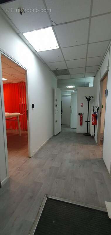 rdc entrée - Commerce à PARIS-11E