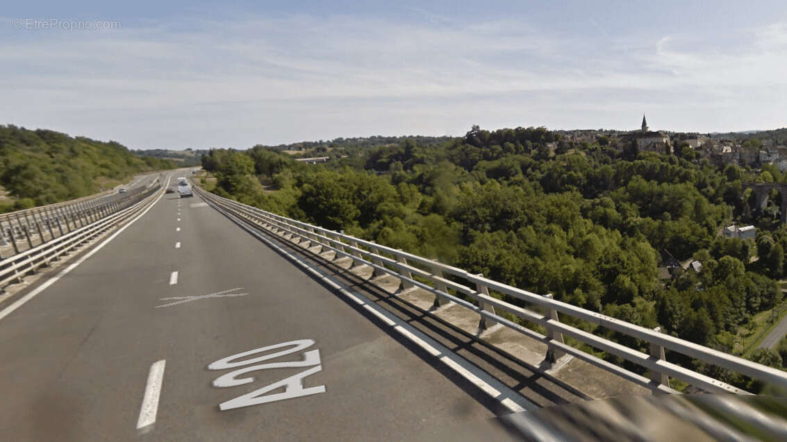 Terrain à PIERRE-BUFFIERE