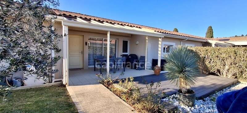 Dpt Gard (30), à vendre maison P3 de 91 m², terrasse, terrain d'environ 65m2, garage, place de parking, copropriété, piscine - photo 7