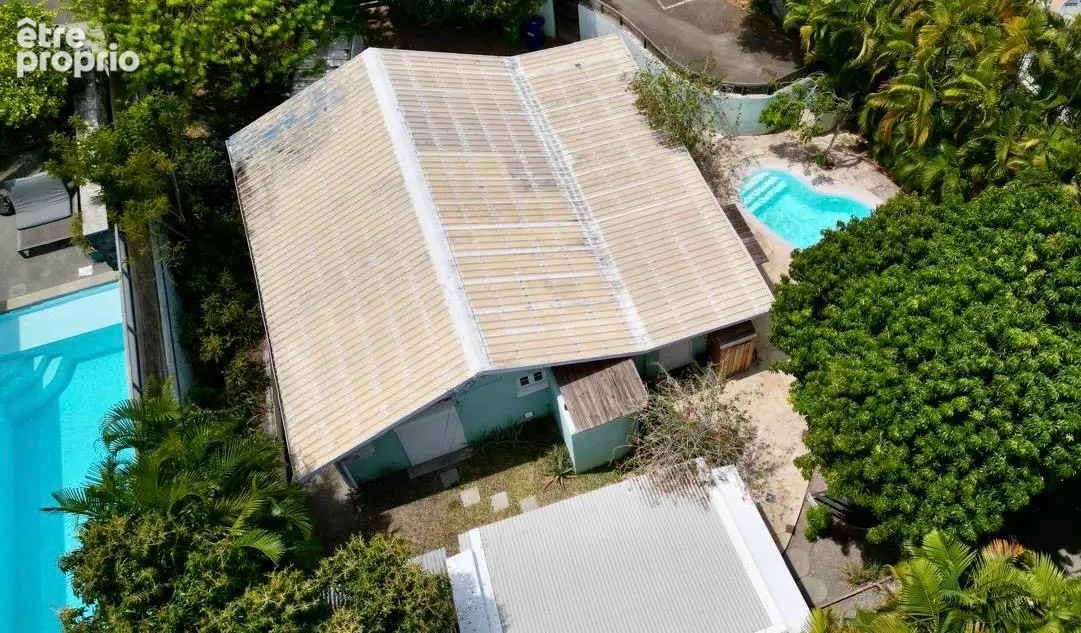 Villa t5 avec piscine et dépendance saint gilles: tout a pieds! - photo 12