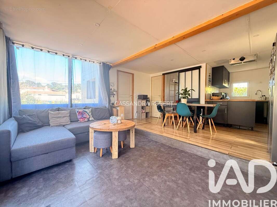 Photo 2 - Maison à LE CASTELLET