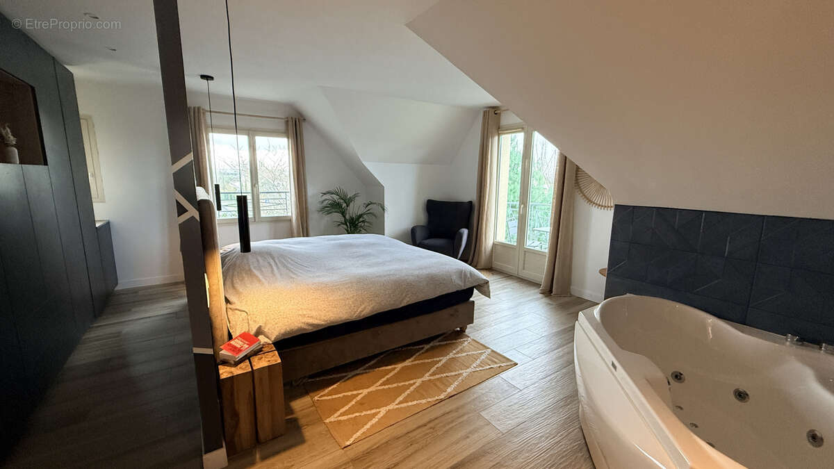 Maison à NEAUPHLE-LE-VIEUX