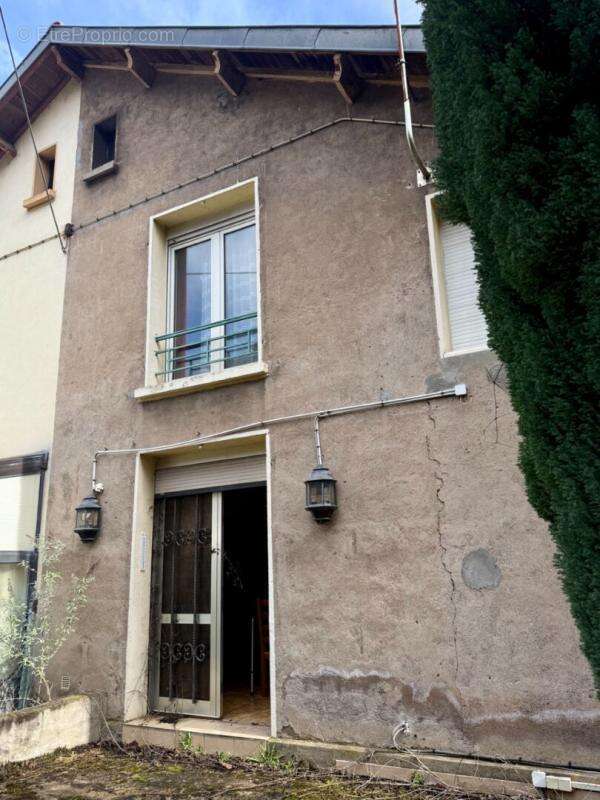 SUCCESSION VACANTE ! Maison mitoyenne 4 pièces 3 chambres 83 m2 JOEUF, offrant un fort potentiel de rénovation - photo 4